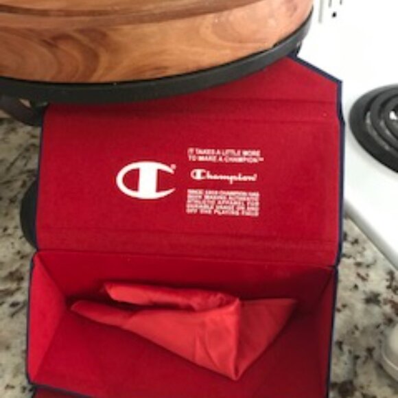 Champion glass case - Picture 2 of 2